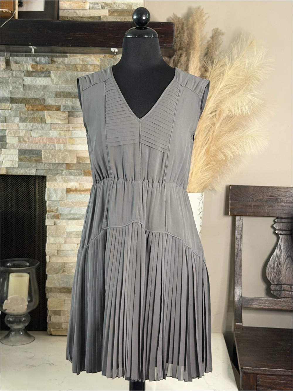 Sleeveless Pleated V-Neck Women's Dress in Gray